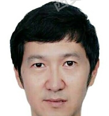 张翼 高级导游证件照